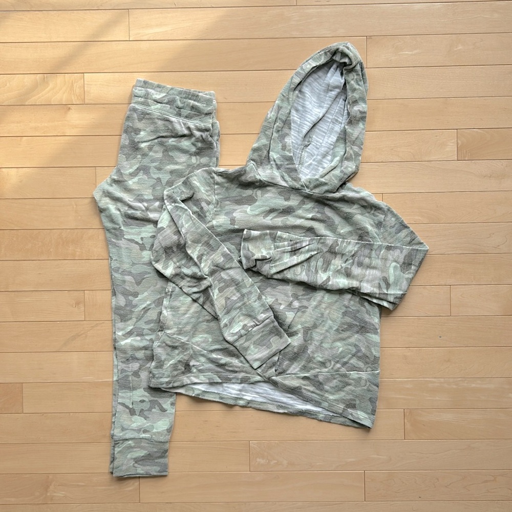 Old Navy Kids Loungewear Set size M (8)